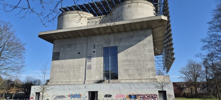 „In Frieden sein“ Pilgertour vom Ökumenischen Forum zum Energiebunker und zum Horizontweg auf dem Energieberg „In Frieden sein“ Pilgertour vom Ökumenischen Forum zum Energiebunker und zum Horizontweg auf dem Energieberg